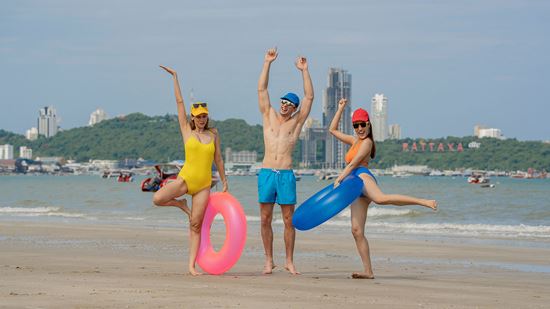 Beach - Friends Strike Pose