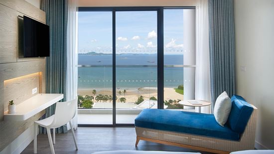 Living Area in Deluxe Ocean View