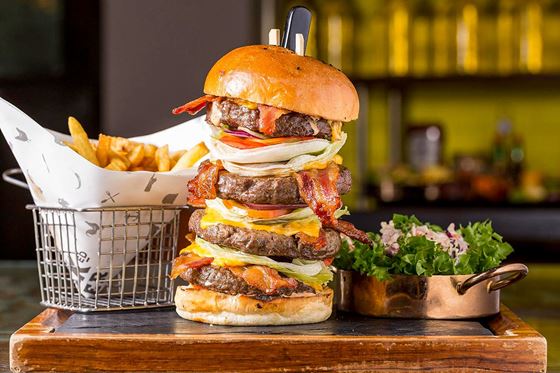 Burger Challenge at STACKed - (OZO Chaweng Samui) أوزو تشاوينج ساموي